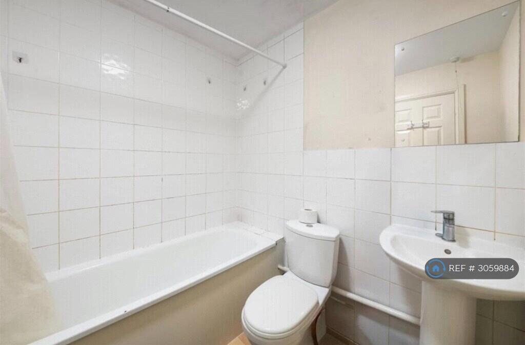 Apartment in Southall - View 3