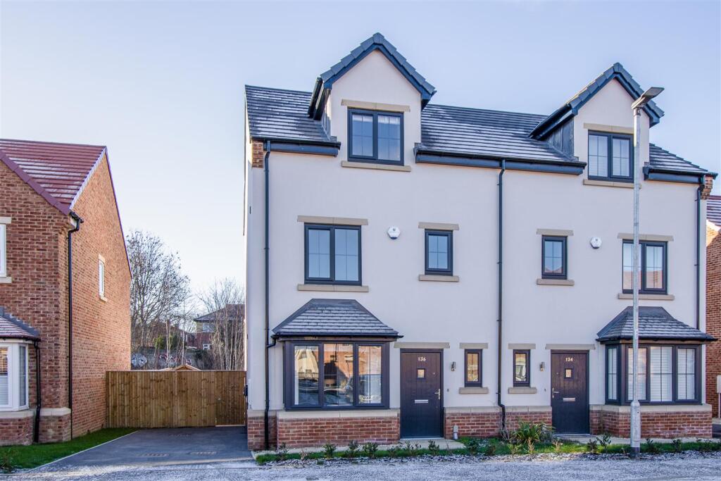 4-bed semi-detached on Park Hill Way, Wakefield, £315,000