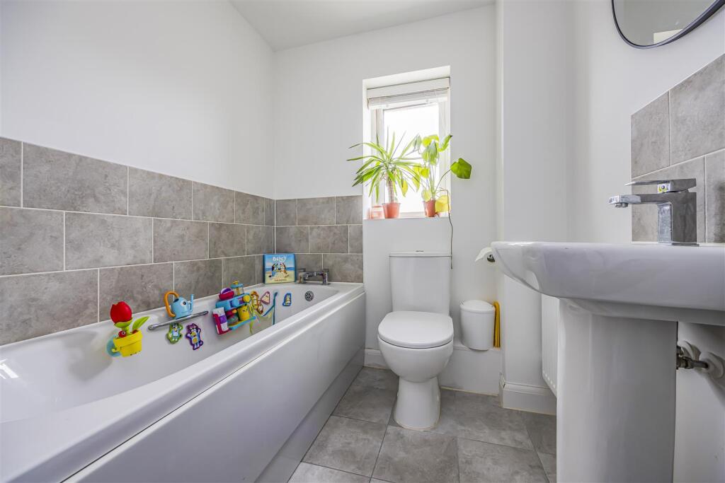 Apartment in Portsmouth - More