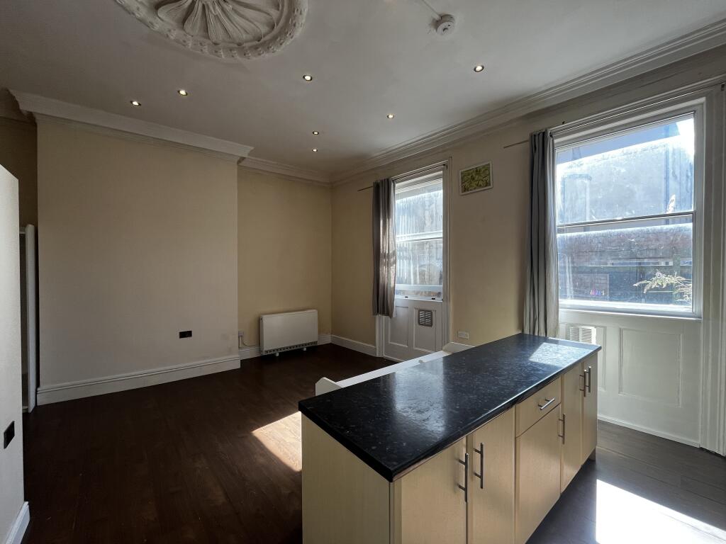 Apartment in Bristol - View 3