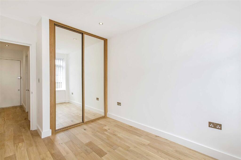 Apartment in London - View 5