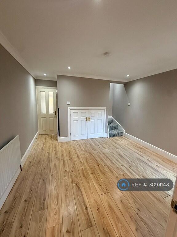 Main image of property: Shaftesbury Road, Reading, RG30