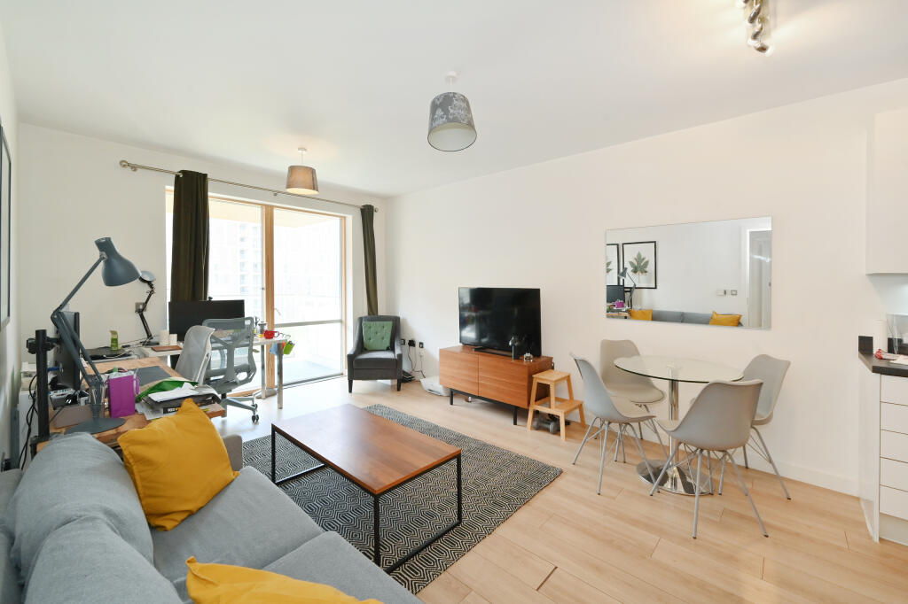 Apartment in London, Custom House, Canning Town - View 2