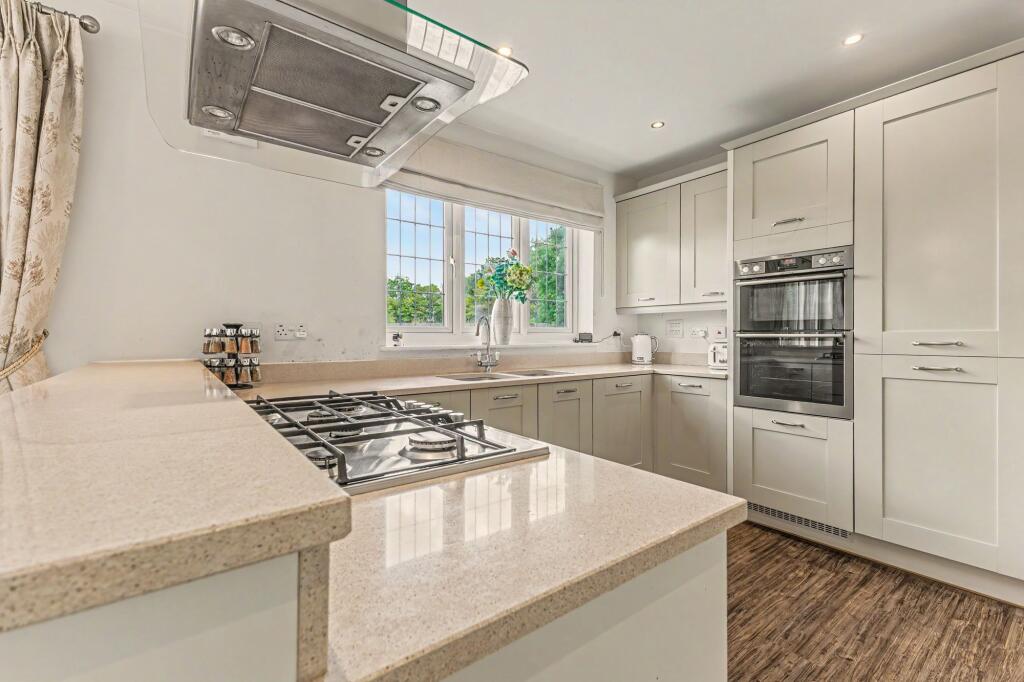 House in Worcester - View 5