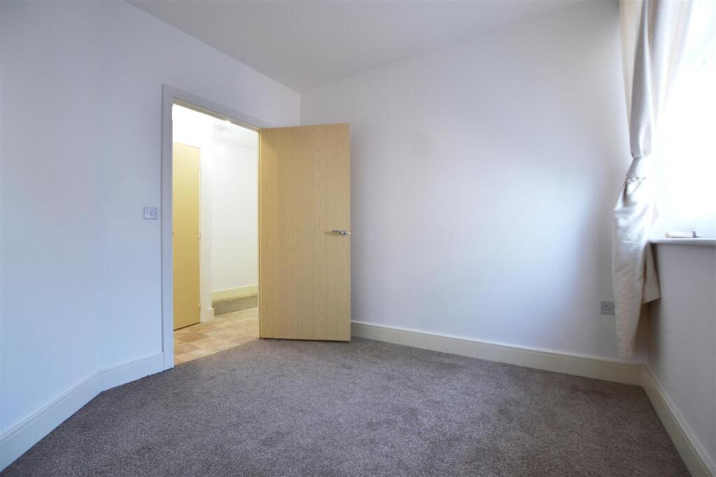 Apartment in London, Yiewsley - More