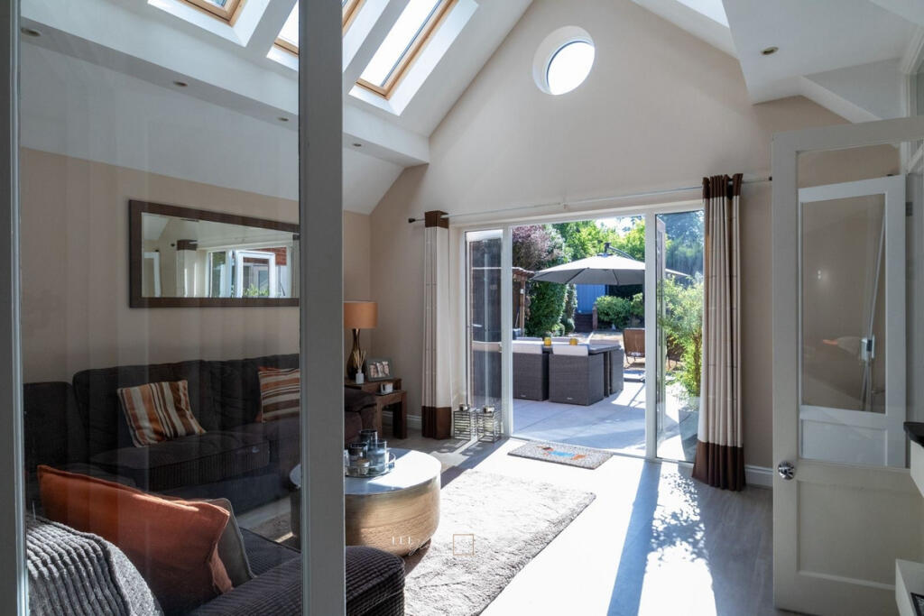 House in Surrey Heath, Camberley - View 5
