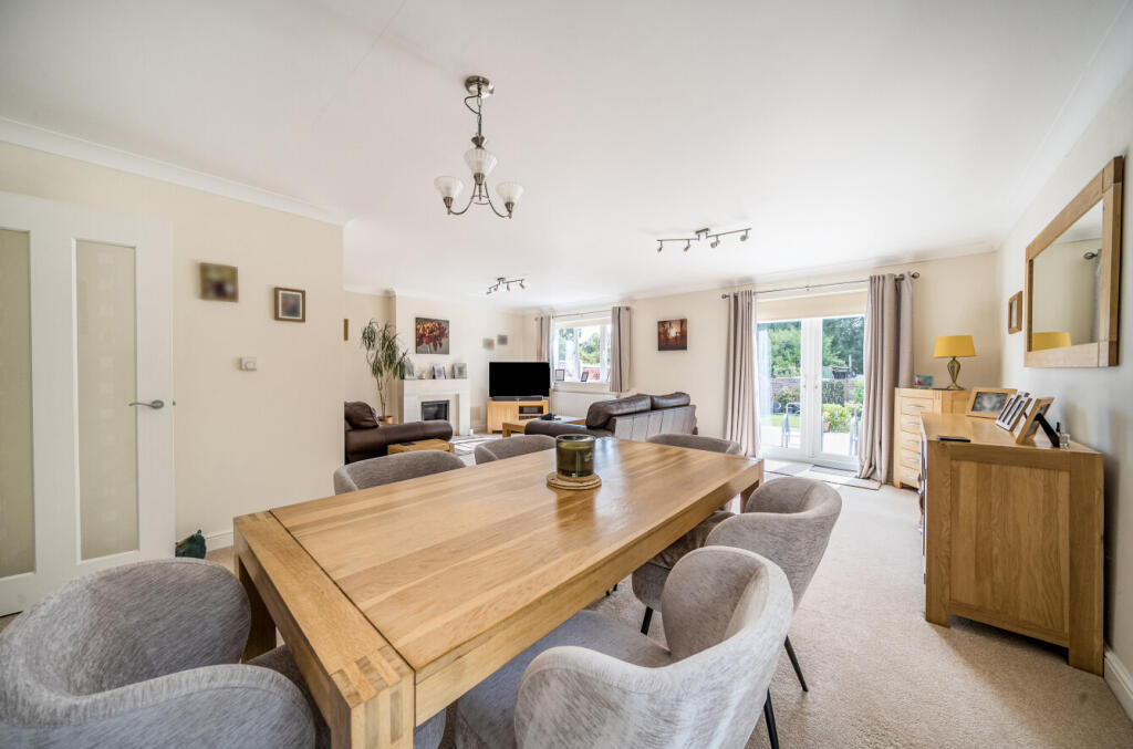 Blackberry Lane, Four Marks, Alton, Hampshire, GU34 photo 4
