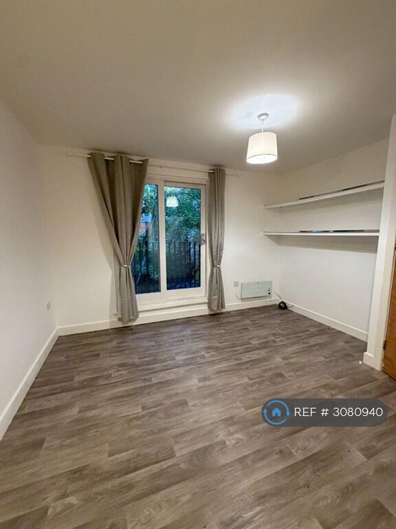 Apartment in Manchester - View 4