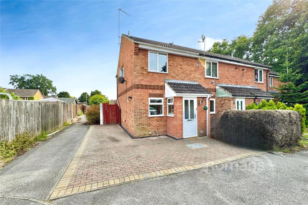 2-bed terraced on Isis Way, Sandhurst, Berkshire, £340,000