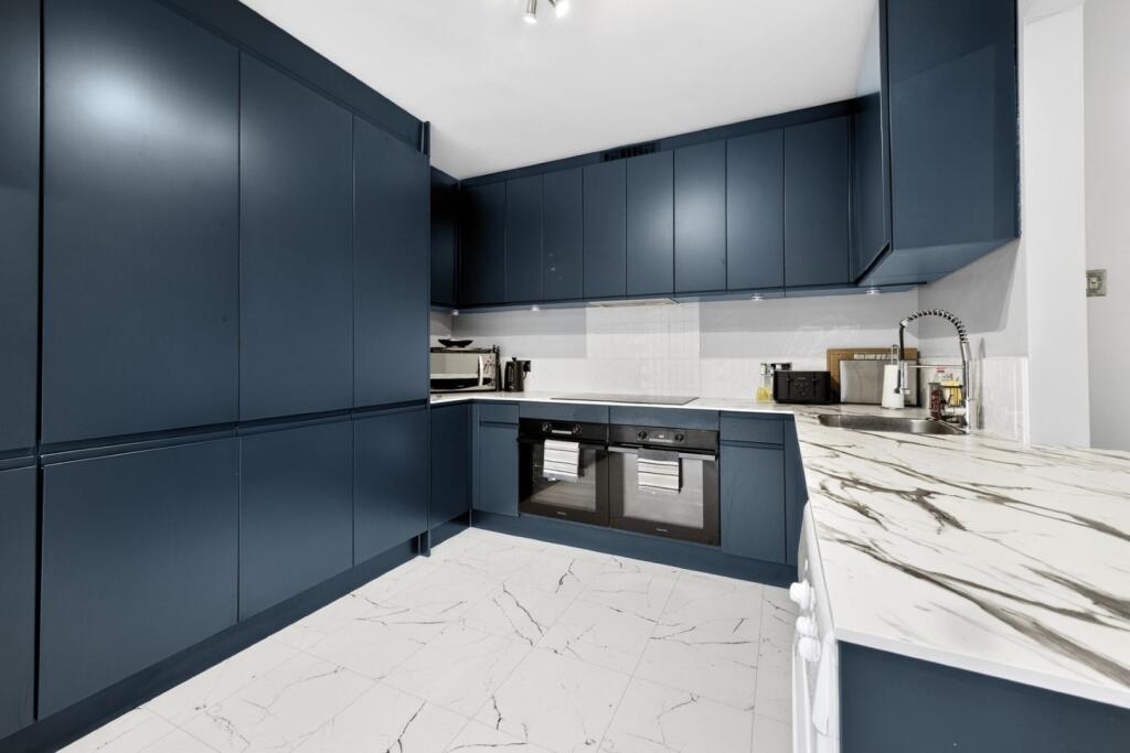 Main image of property: wardown crescent, Luton, LU2