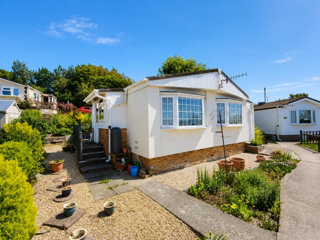 2-bed caravan on South Coast Road, Peacehaven, £130,000