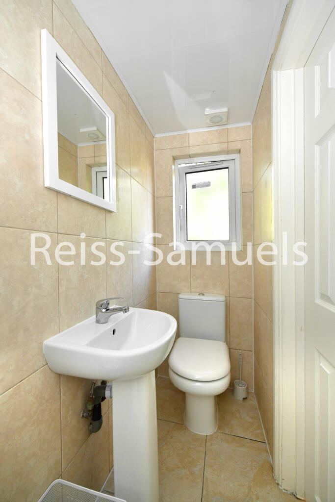 6 bedroom semi-detached house for rent