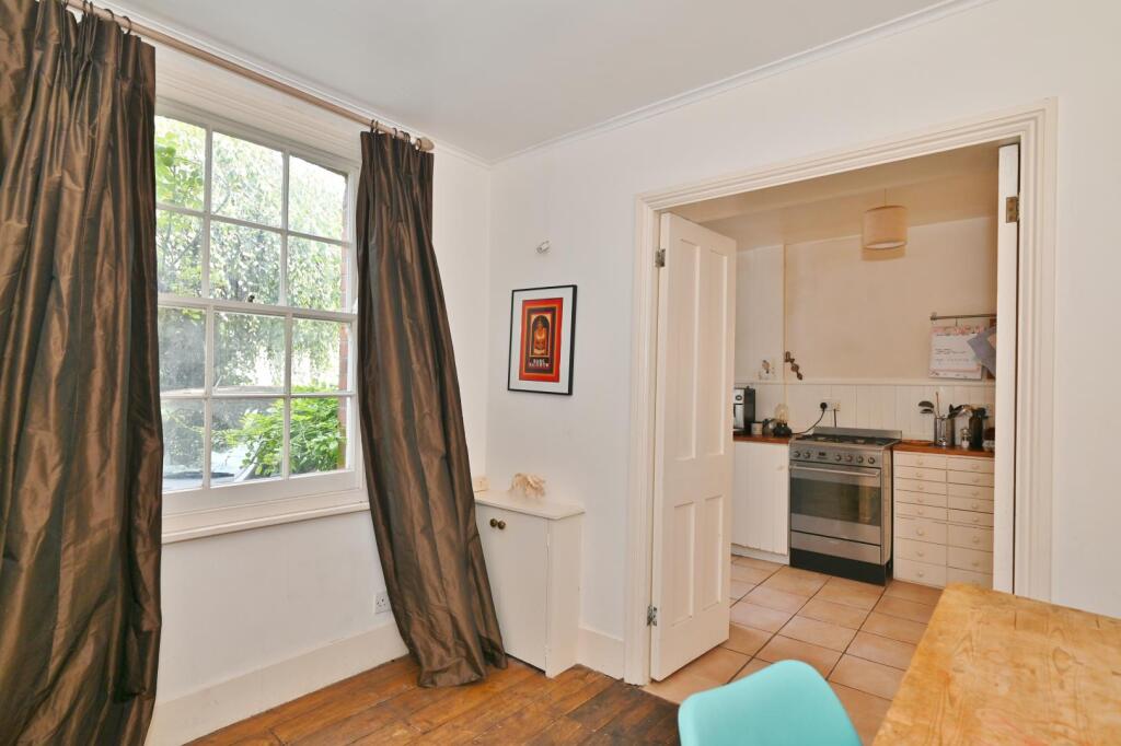 House in Twickenham - More