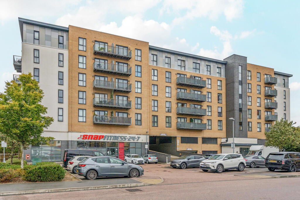 2-bed flat on Clydesdale Way, Belvedere, £260,000