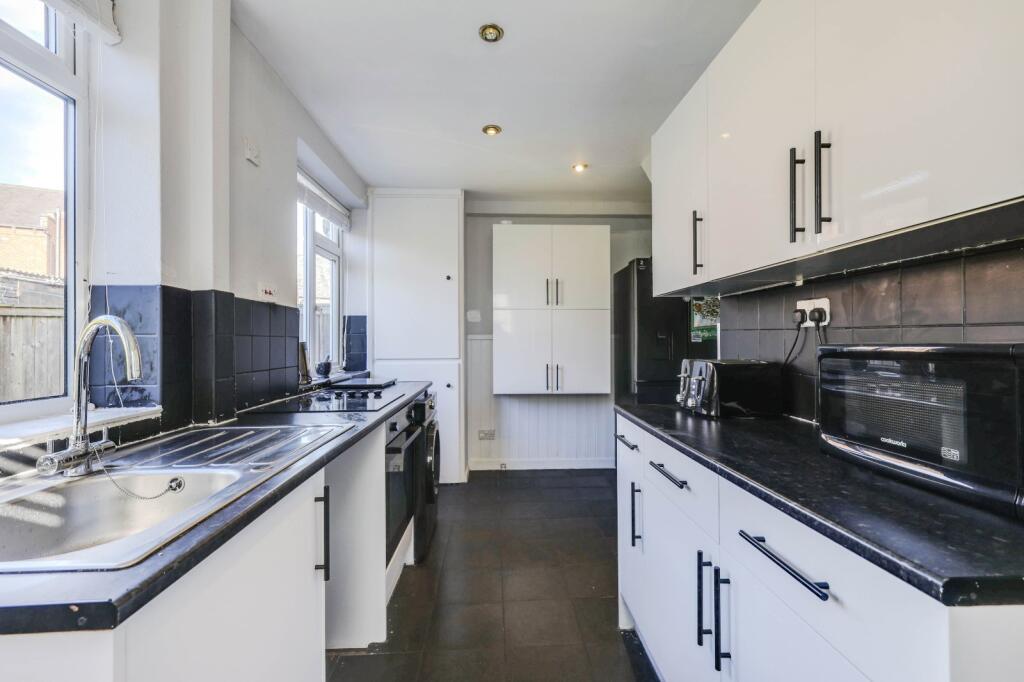 House in Leeds, Horsforth Woodside, Horsforth - More