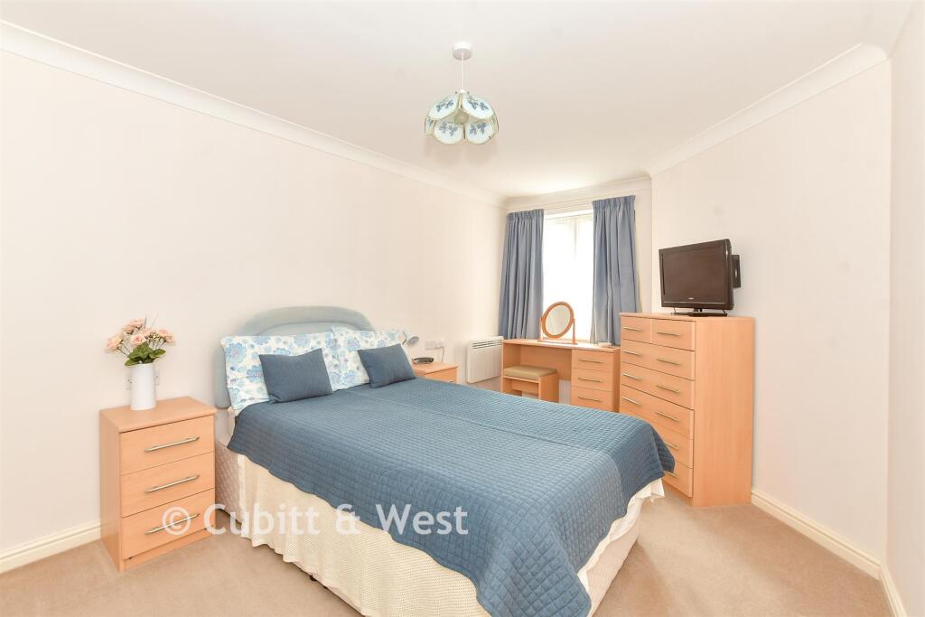 Apartment in Portsmouth - View 5