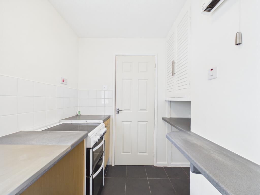Apartment in Cardiff, Thornhill - More