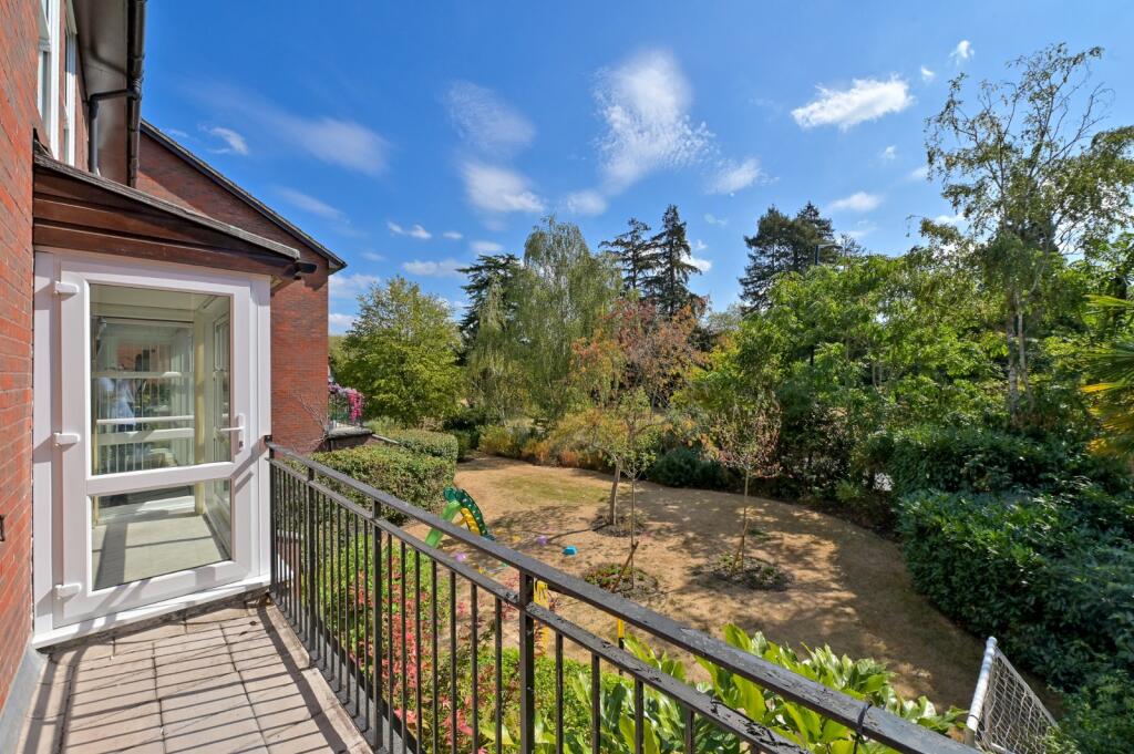 Apartment in Windsor - View 3