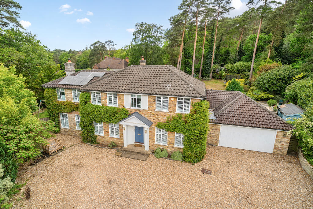 Main image of property: Manor Gardens, Farnham, GU10