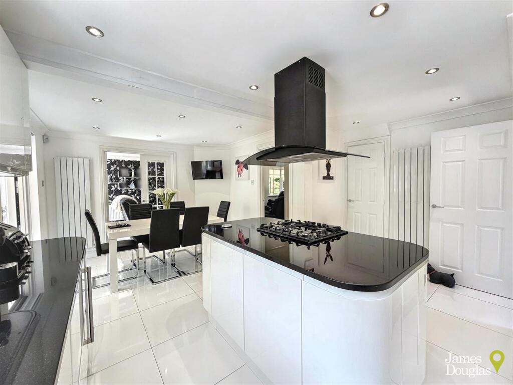 Dewberry Grove, Rogerstone, Newport - More
