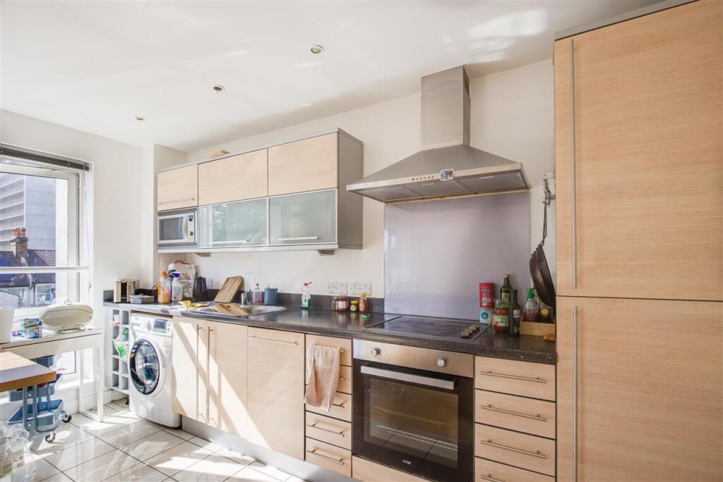 Apartment in Croydon, Broad Green - View 4