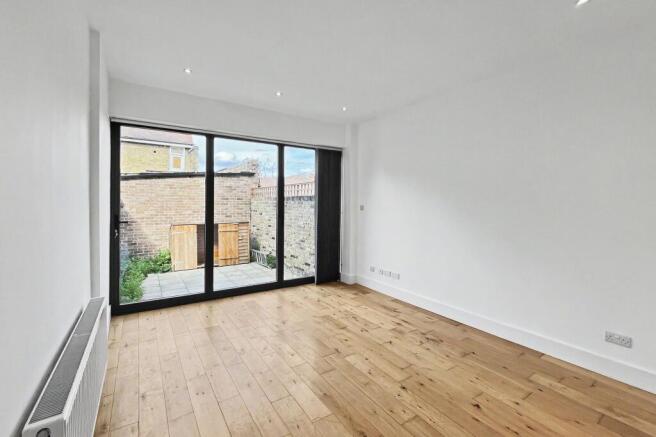 198 Upper Richmond Road West, London SW14 8AN