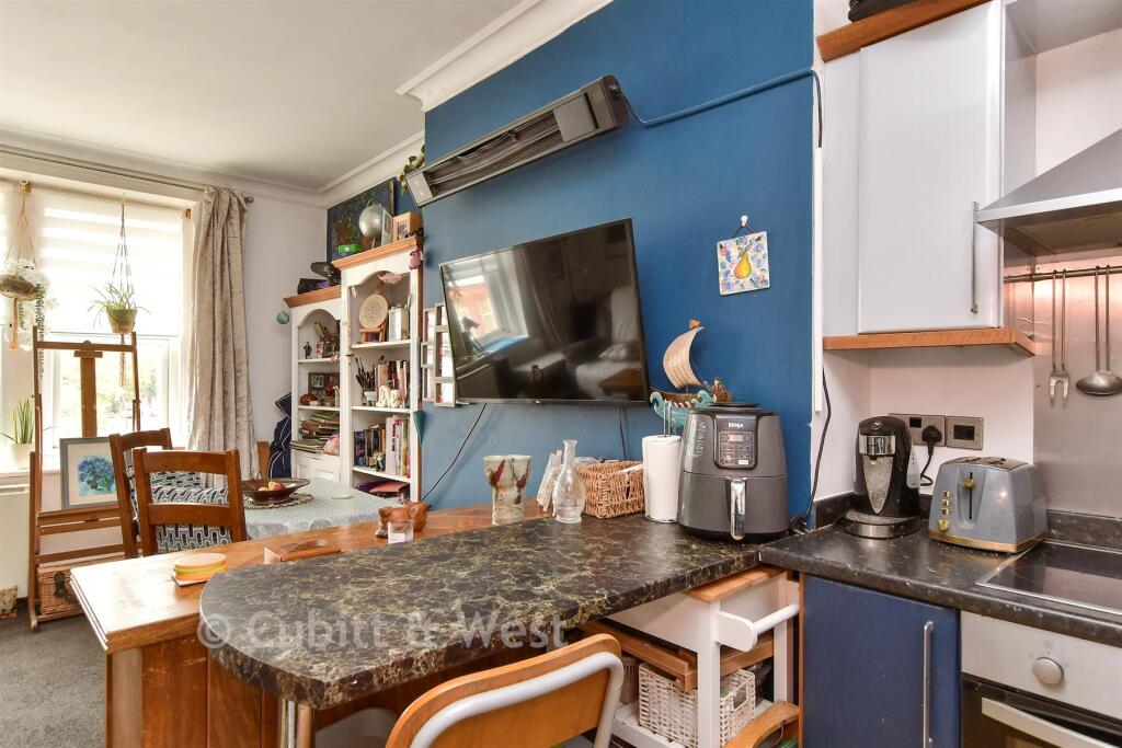 Apartment in Worthing, West Sussex - View 5