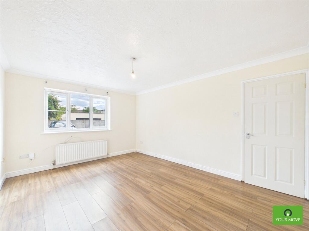 Apartment in London, Collier Row - View 4