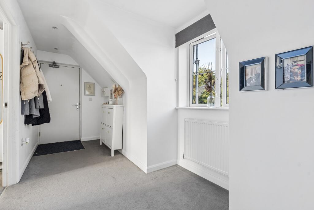 Apartment in Latimer, Little Chalfont - View 2