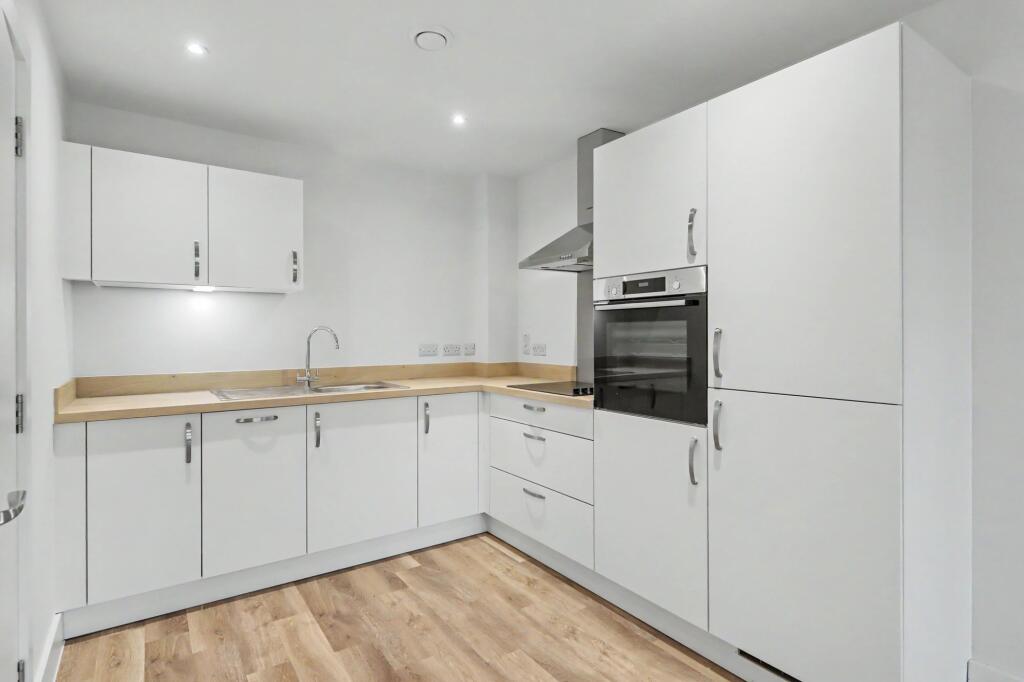 Apartment in Worthing, West Sussex - View 3