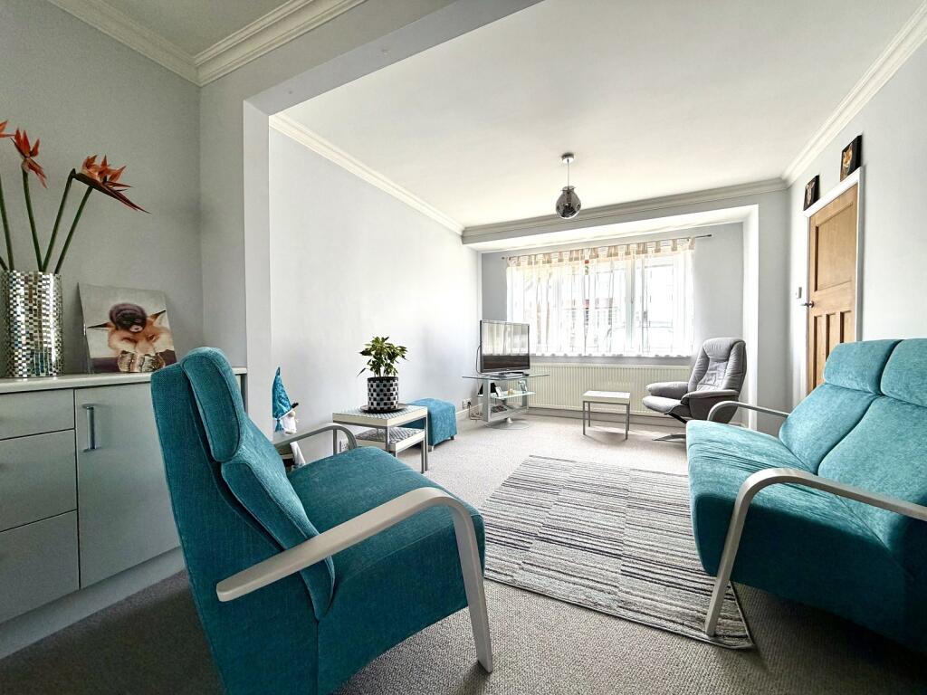 House in London, Royal Borough of Kingston upon Thames - View 2