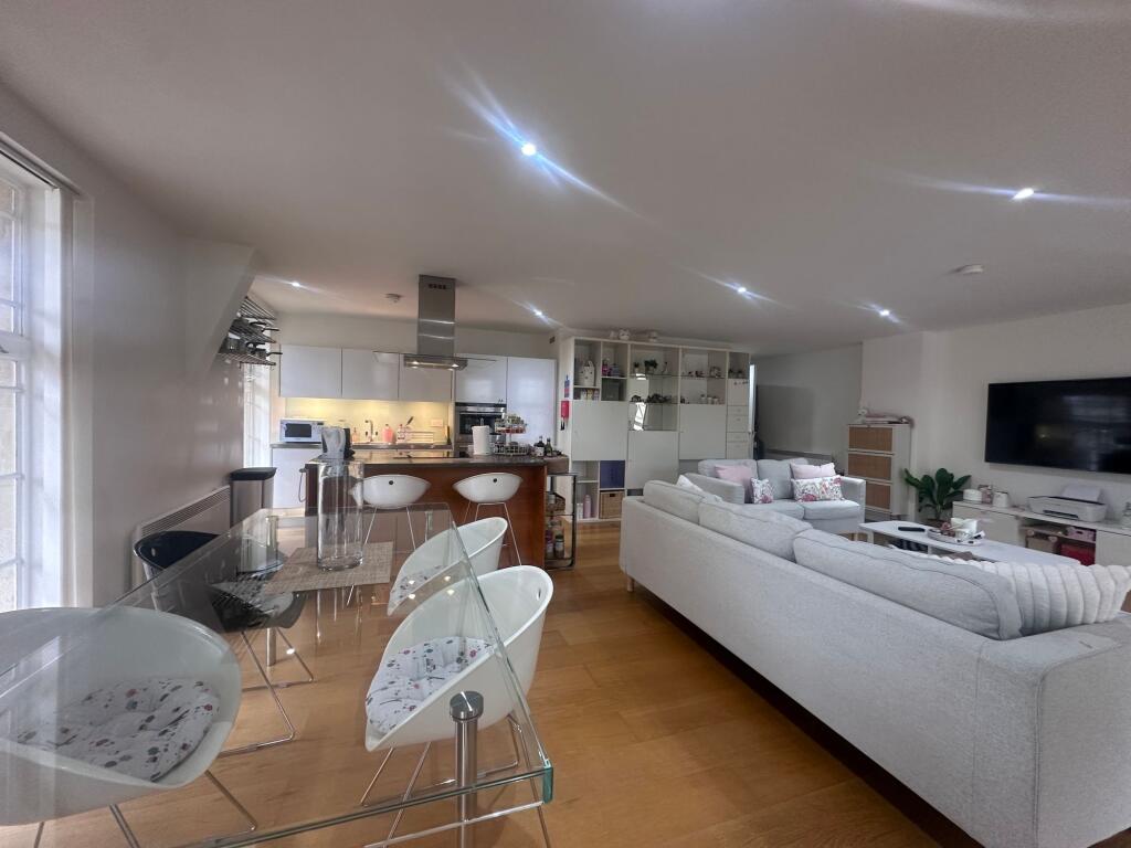 Apartment in Bristol, Canon's Marsh, City Centre - View 3