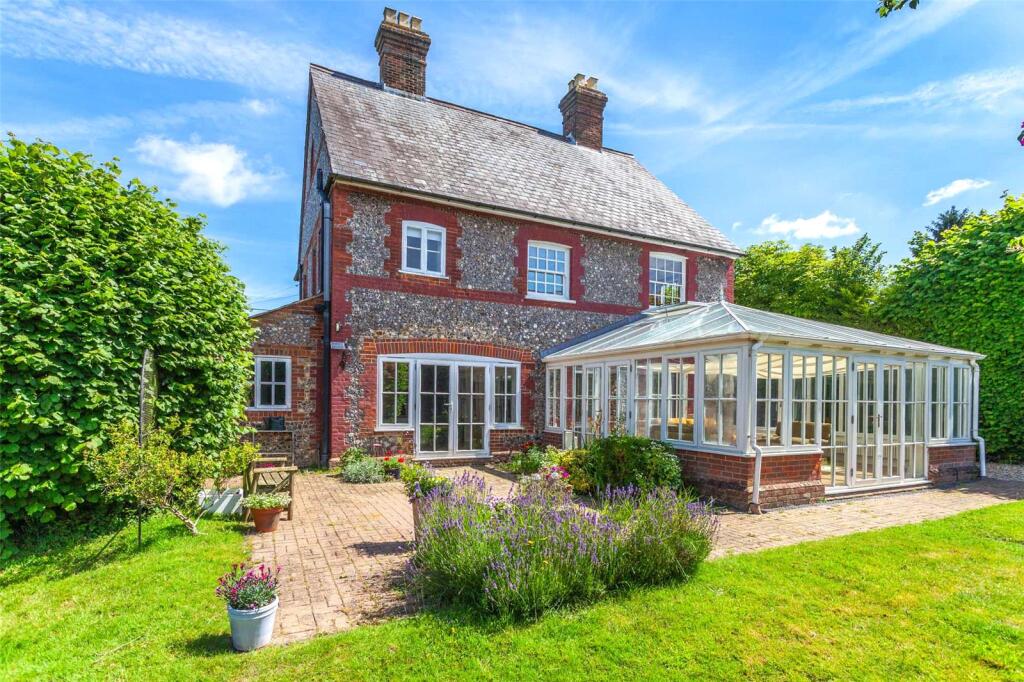 House in Lane End, Buckinghamshire - View 2