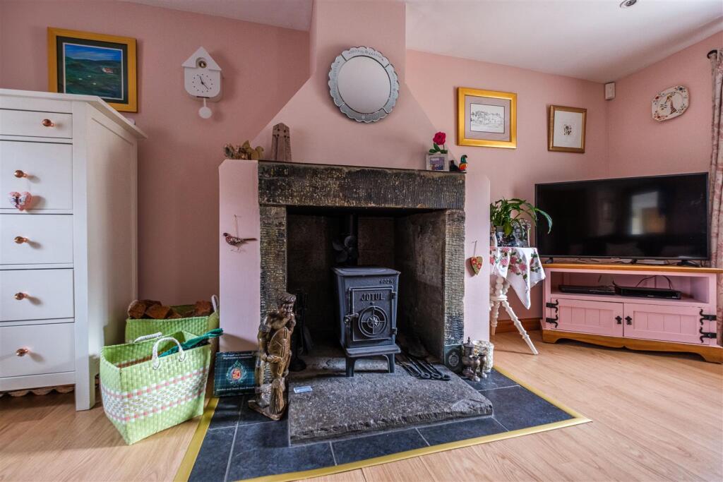 House in Lanark, South Lanarkshire - View 3