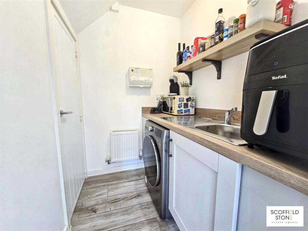 Windsor Avenue, Hatton, Derby - More