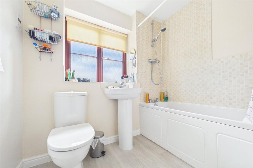 House in Basingstoke and Deane, Rooksdown - View 4