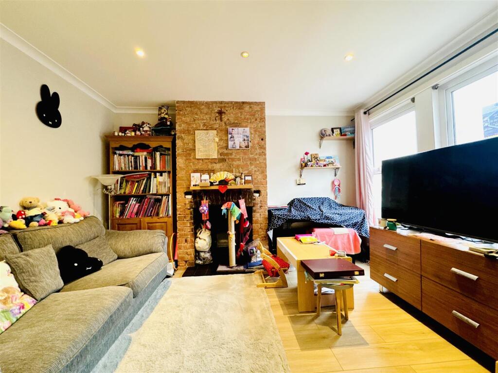 Main image of property: Pitcroft Avenue, Earley, Reading