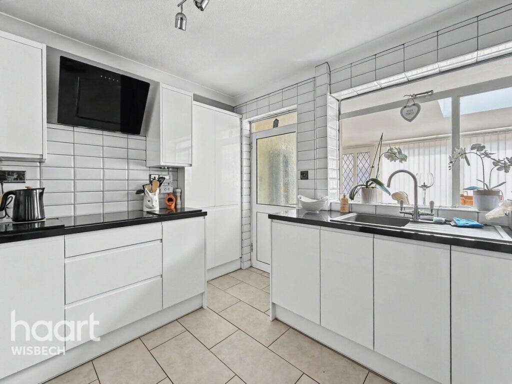 Milton Drive, Leverington photo 4