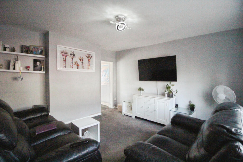 Dagenham, RM10 photo 2