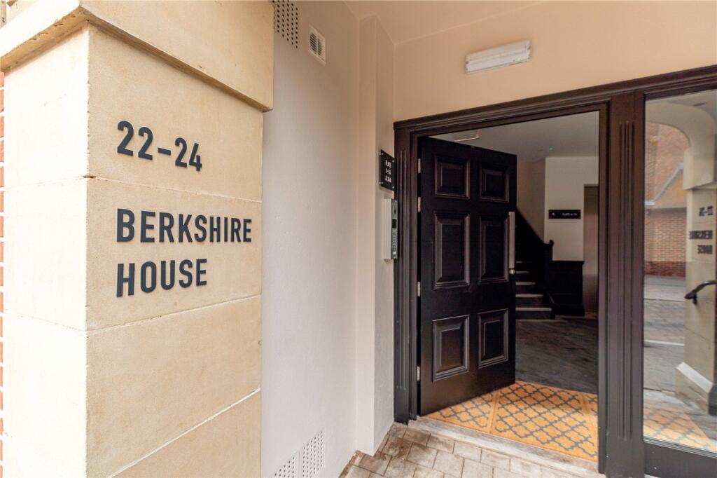 Apartment in Newbury, West Berkshire - View 4