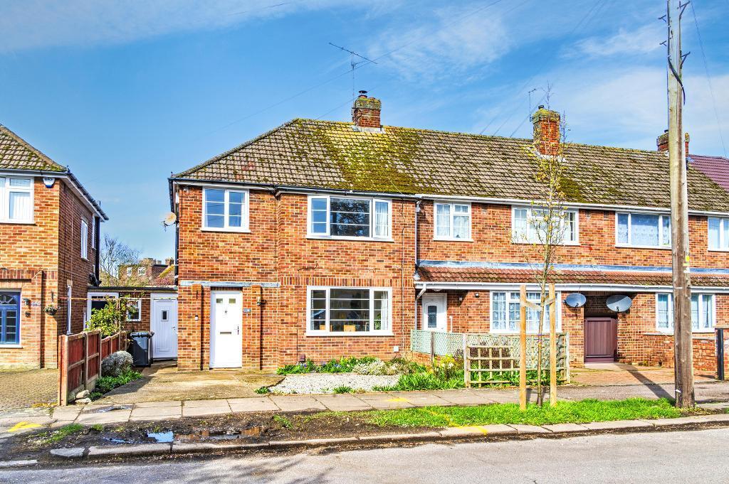 Main image of property: Aylesbury Rd, Bedford, MK41 9RF