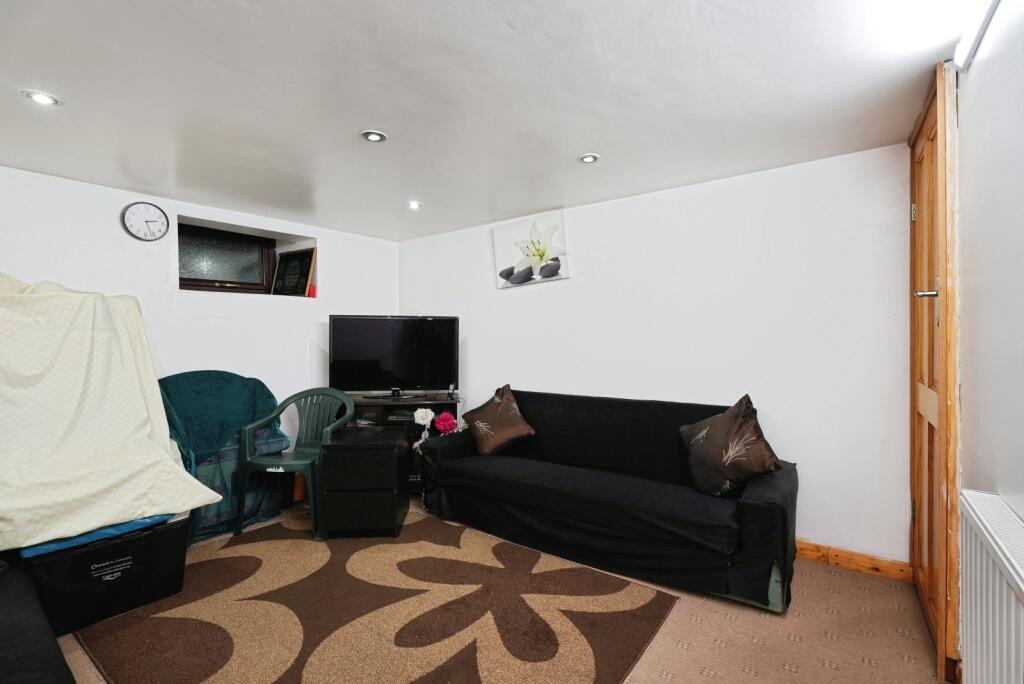 House in Calderdale, Pellon - More