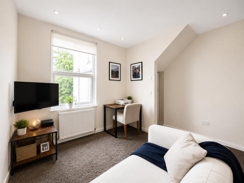 Apartment in Brighton, Round Hill - View 3