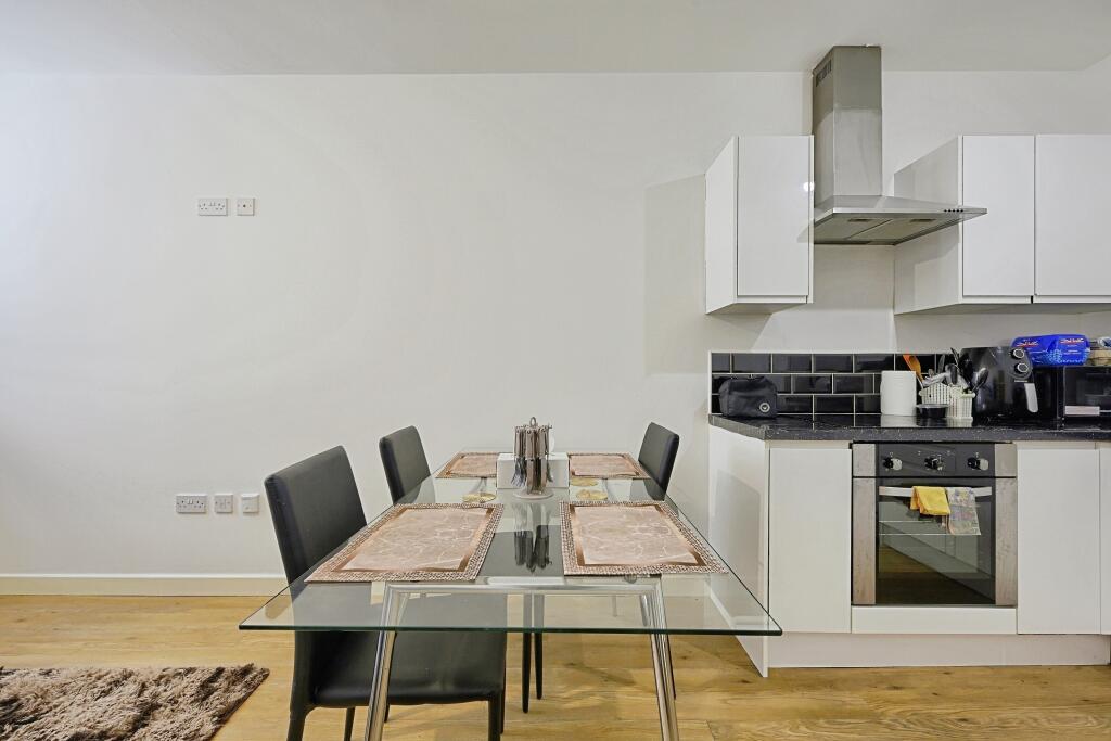 130 Sunbridge Road, Bradford, BD1 - View 2
