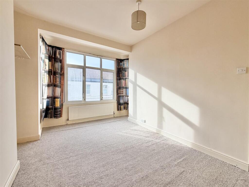 Carnarvon Road, Boscombe photo 5