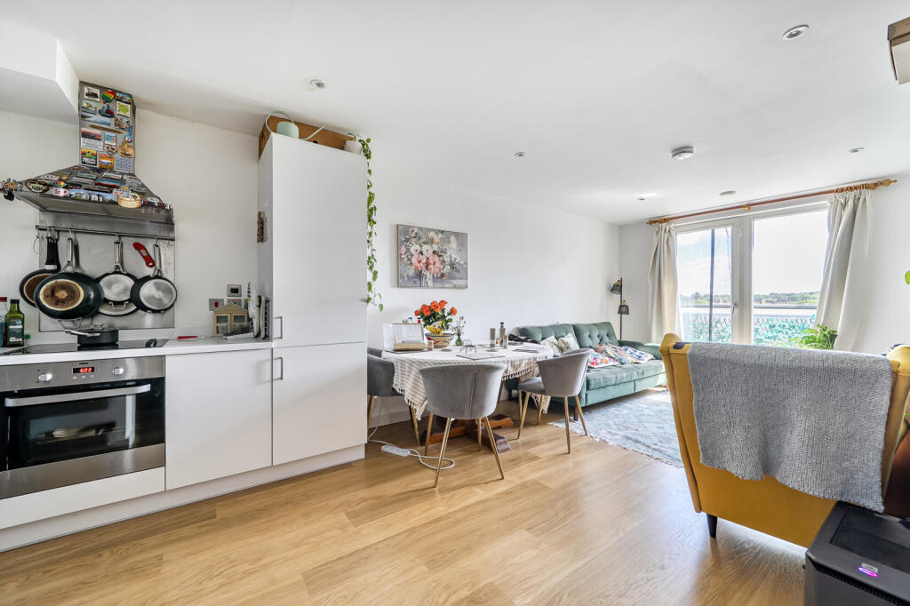 Apartment in Richmond, North Sheen - View 3