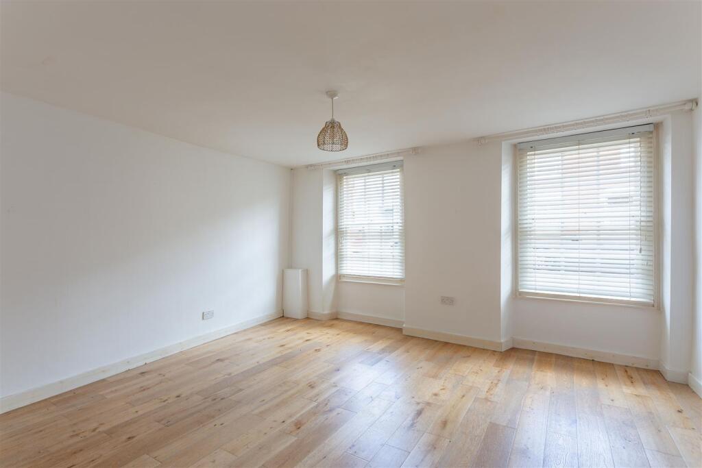 House in Bridport, Dorset - View 4