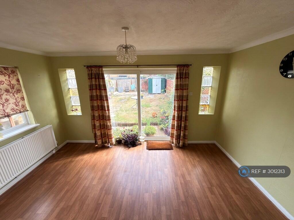 House in Romford - More