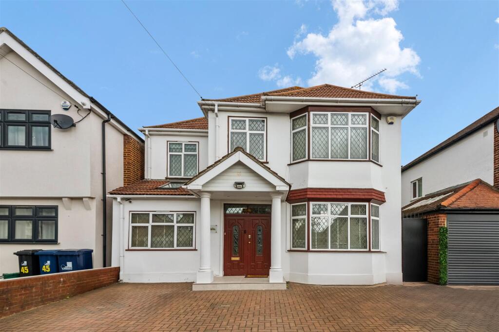 Main image of property: Shaftesbury Avenue, Norwood Green, Southall