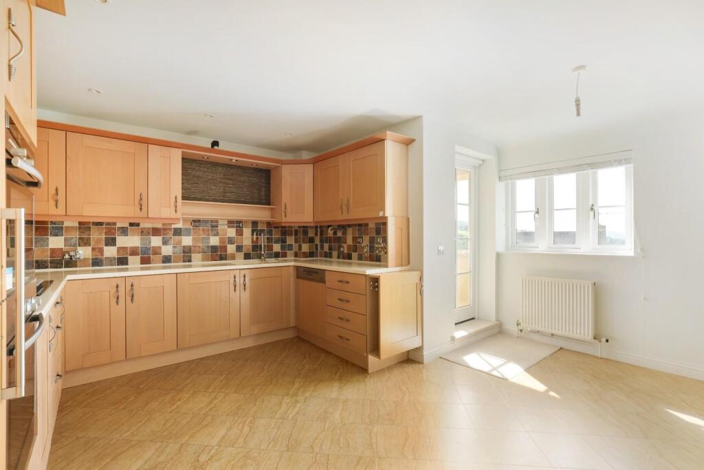 Apartment in Gloucester - View 3